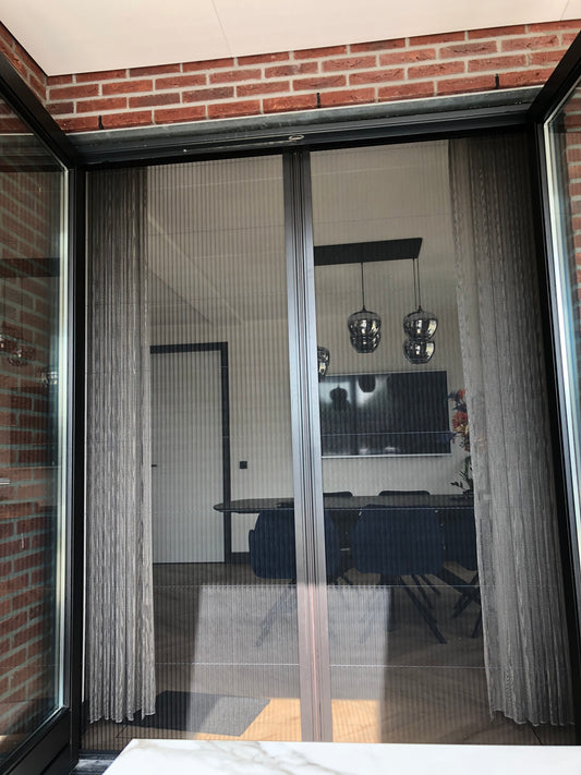 Plissé hordeuren voor deuren in Hellendoorn