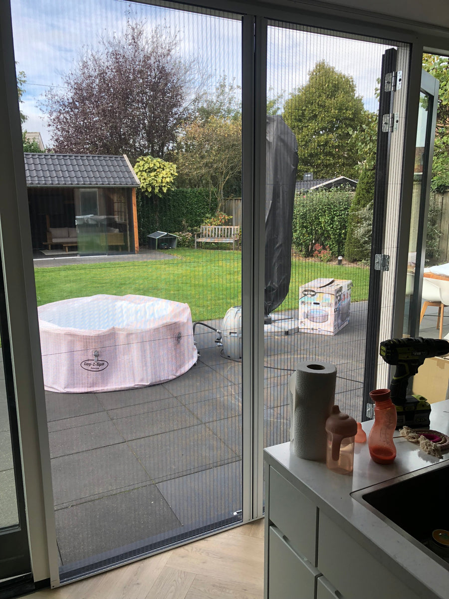Hordeur voor keuken en tuin