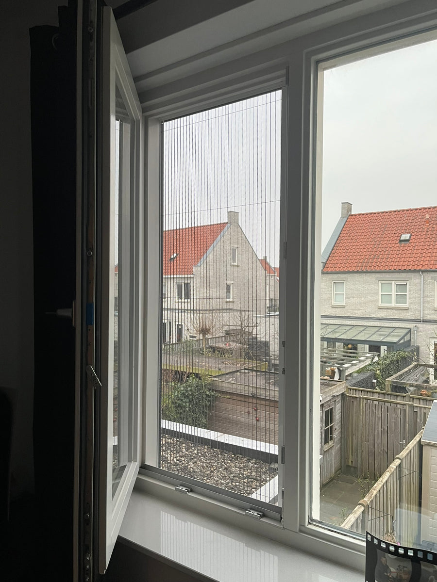 Witte plissé raamhor op maat